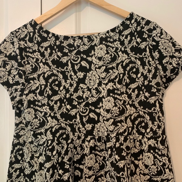 Tapestry Empire Waist Maternity Dress - Picture 5 of 7